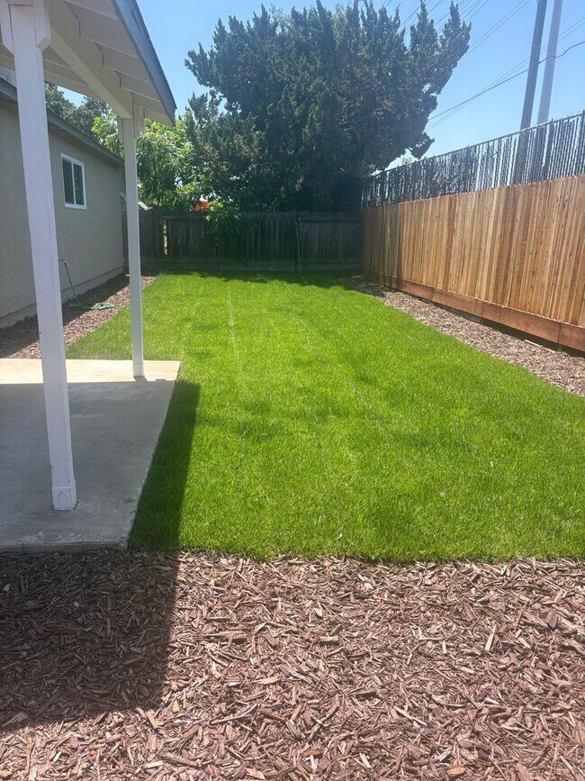 Building Photo - Updated 3 bed 2 bath home in Ceres