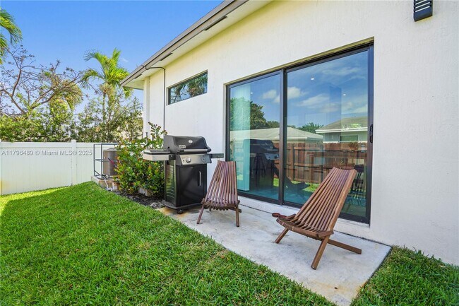Building Photo - 808 NW 5th Terrace