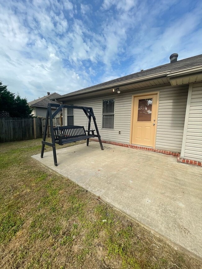 Building Photo - Convenient Sherwood Location