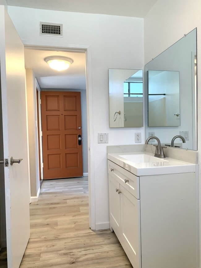 Building Photo - COZY 2BD/2BA CONDO AVAILABLE IN SAN DIEGO