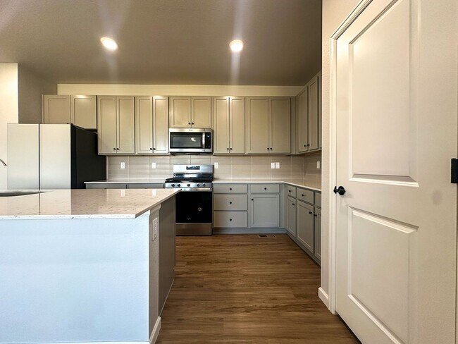 Building Photo - Alder Creek 3bd 2.5ba paired home for rent!