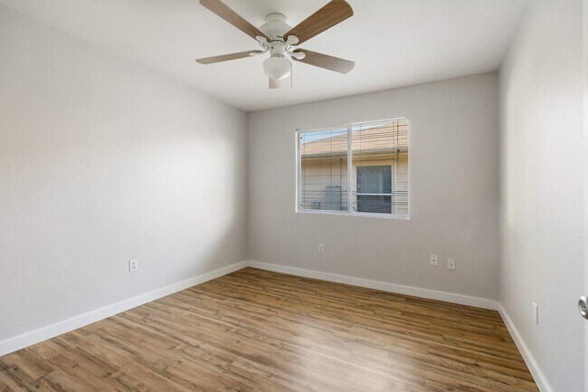 Building Photo - Updated 4/BR 2/BA Home Minutes from Downtown!