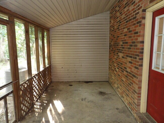 Building Photo - 244 Meadowview Dr
