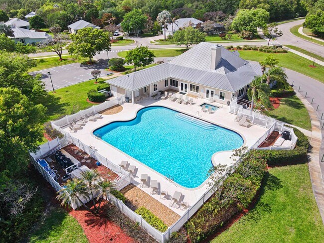 Building Photo - 692 NE Turtleback Trail