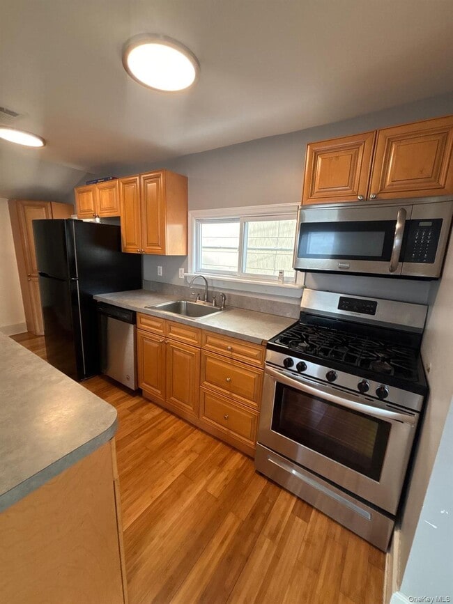 Building Photo - 36 Edwin Ct