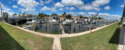 Building Photo - 2600 N Paula Dr