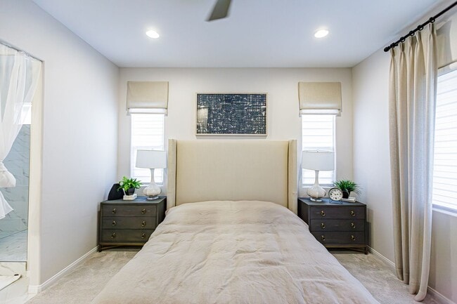 Building Photo - One Story Model Home