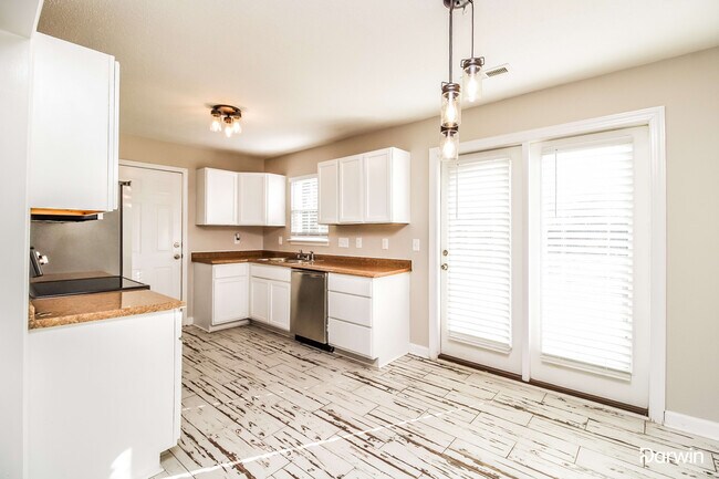Building Photo - 2703 Darden Rd