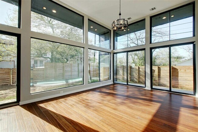 Building Photo - 4412 Caswell Ave