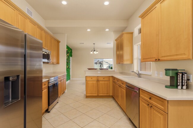 Building Photo - 205 SE 4th Pl