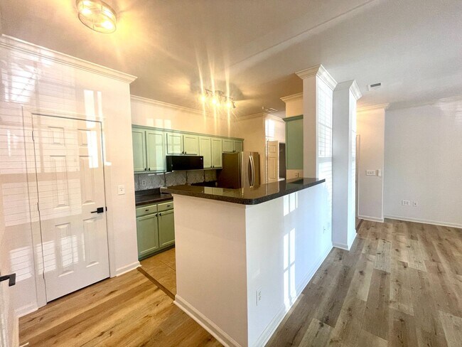 Building Photo - 1 Bedroom, 1 Bath Condo in The Concord West of the Ashley!