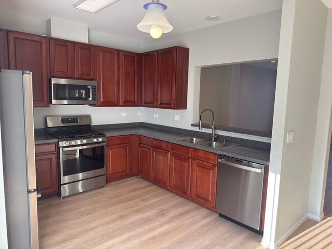 Building Photo - 1560 New Haven Dr
