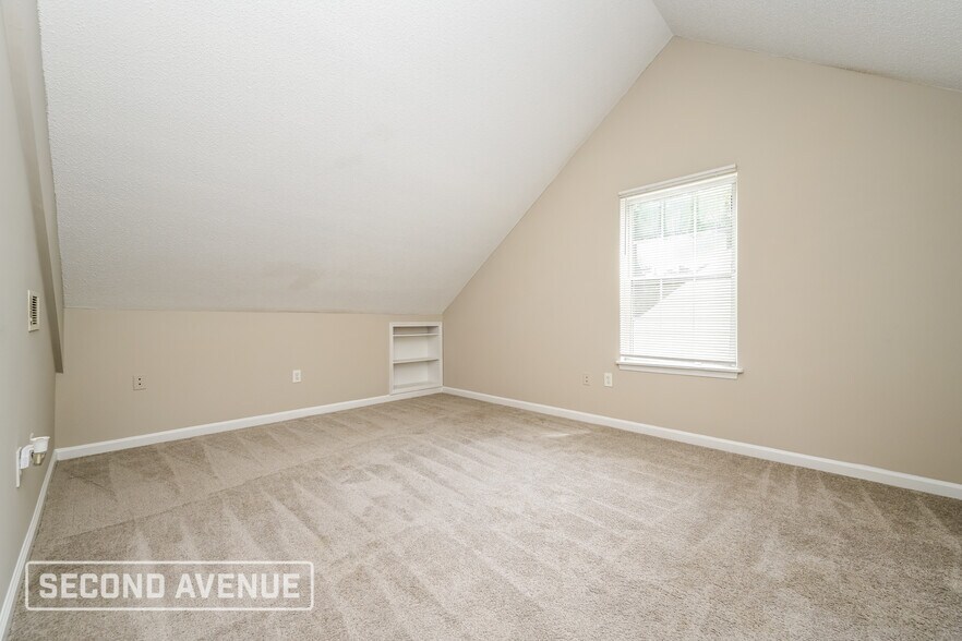 Building Photo - 2370 Iron Horse Dr