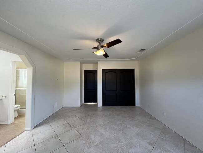 Building Photo - 946 St Ann Dr