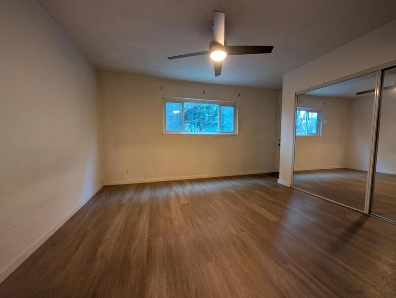 Building Photo - 6142 Eleanor Ave