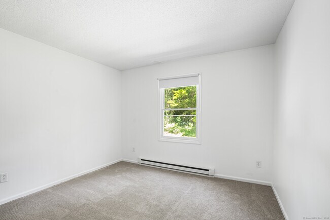 Building Photo - 22 Maple Ave