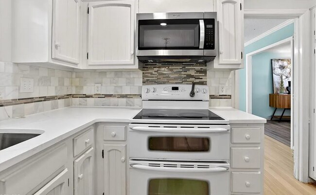 Building Photo - 4419 Forest Walk Dr