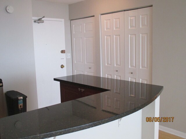 Building Photo - Gold Coast/Old Town Jr. 1 bedroom Available In July
