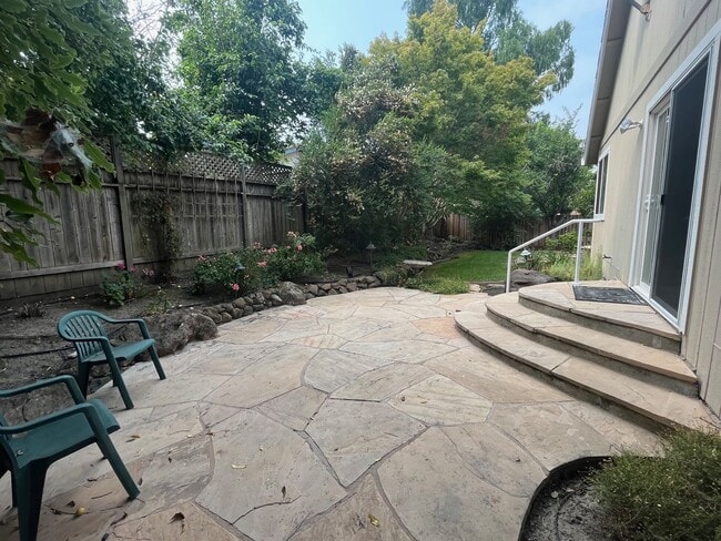 Building Photo - Large Single Level 4 Bedroom 2 Bathroom Home located in Northeast Rohnert Park