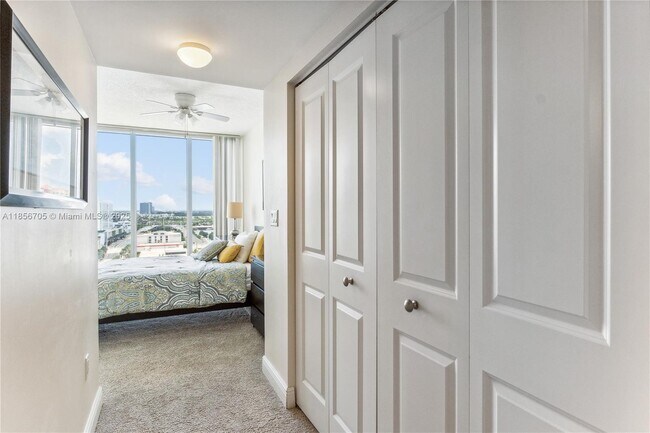 Building Photo - 16699 Collins Ave