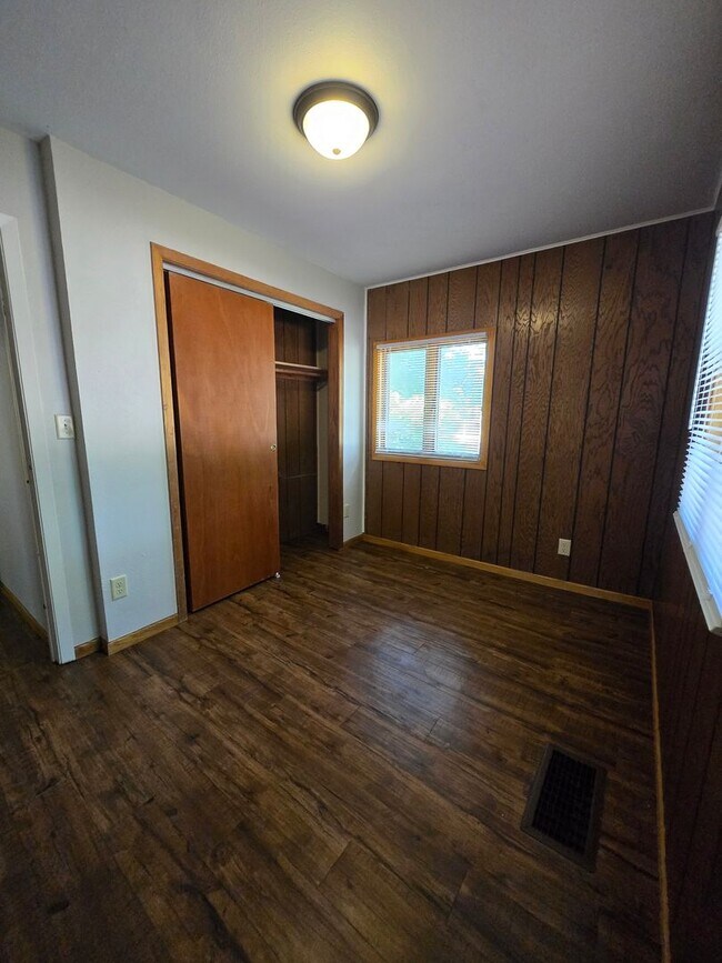 Building Photo - Cozy 3 Bedroom on Corner lot