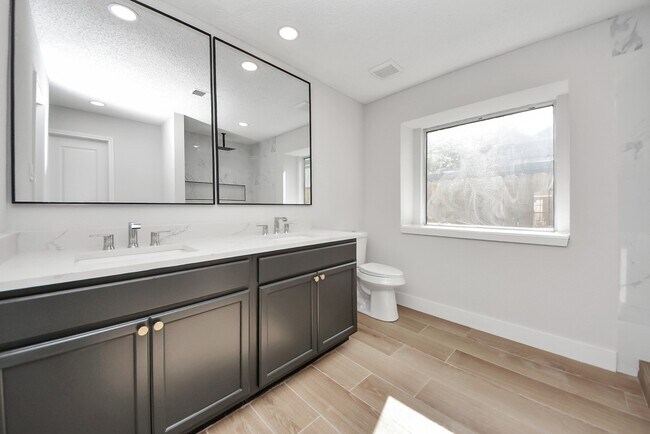 Building Photo - 1114 N Nottingham