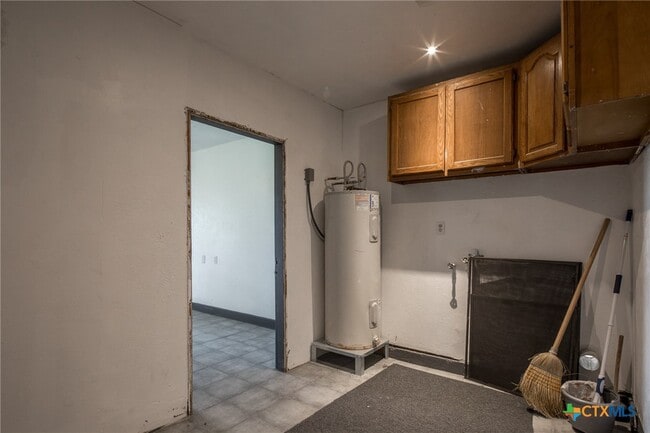 Building Photo - 803 Happy Haven Rd