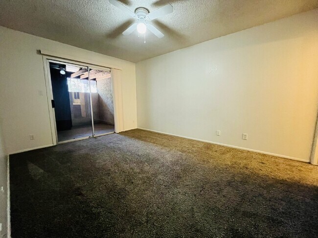 Building Photo - Charming 2-Bedroom, 2-Bathroom Condo for Rent in Maryvale!
