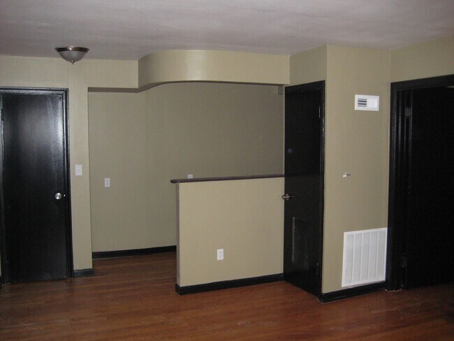 Building Photo - 4916 Jamieson Ave