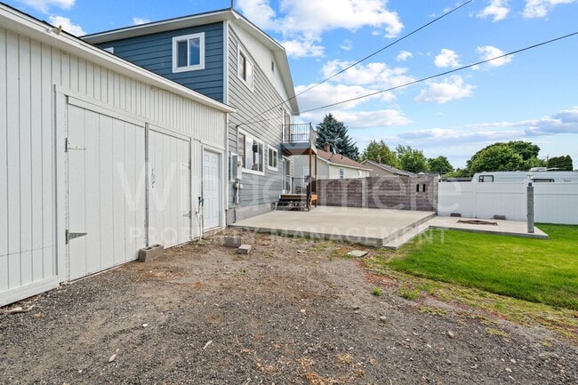 Building Photo - Beautiful 3-Bedroom Home - EV Charger - Pet Friendly