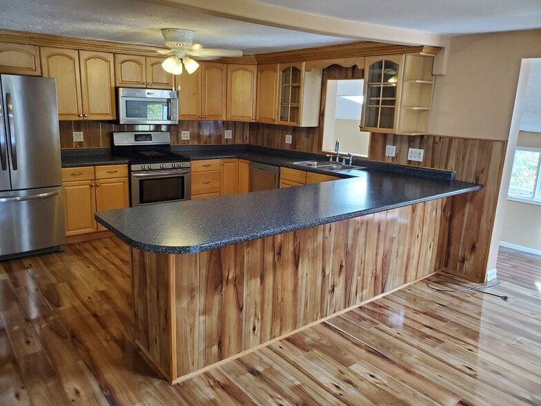 Kitchen - 62 Glen Ave