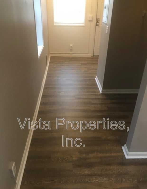Building Photo - 1811 La Salle Pl