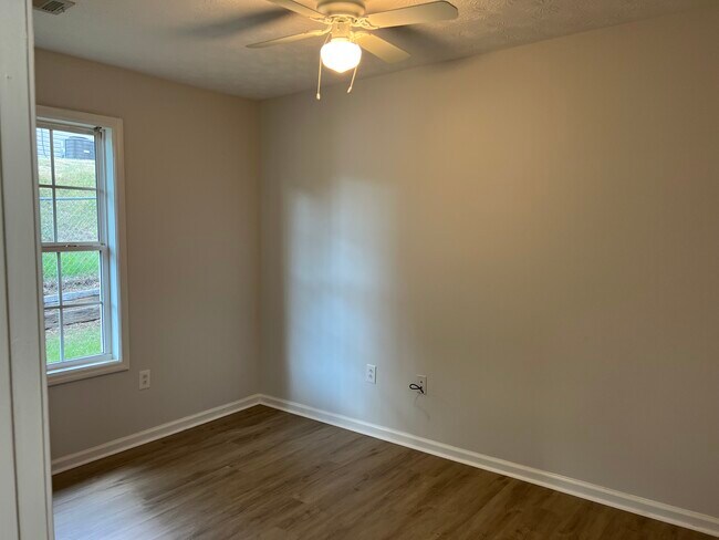 Building Photo - 508 21st Ave