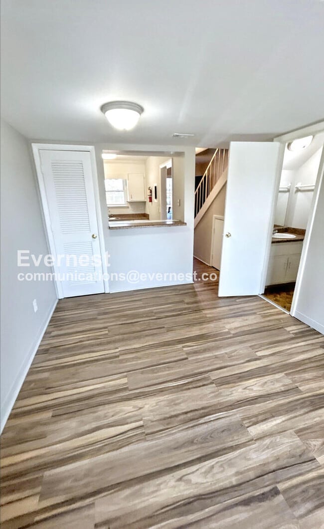 Building Photo - 1512 11th Ave N