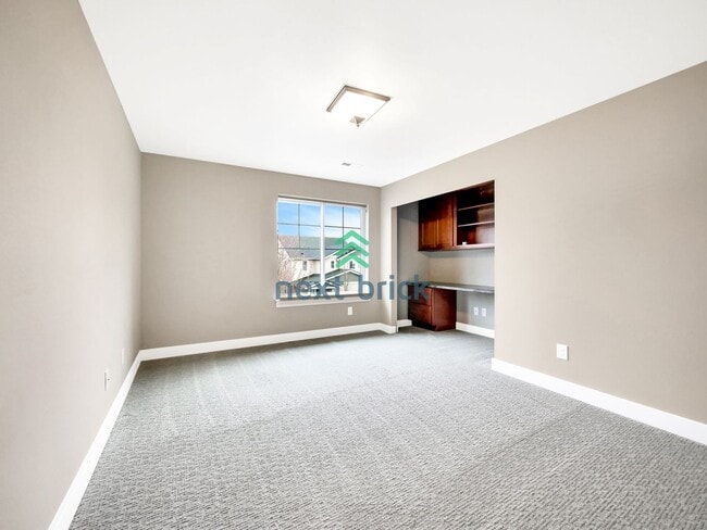 Building Photo - 4 BED AND 2.5 BATH SINGLE FAMILY HOUSE FOR...