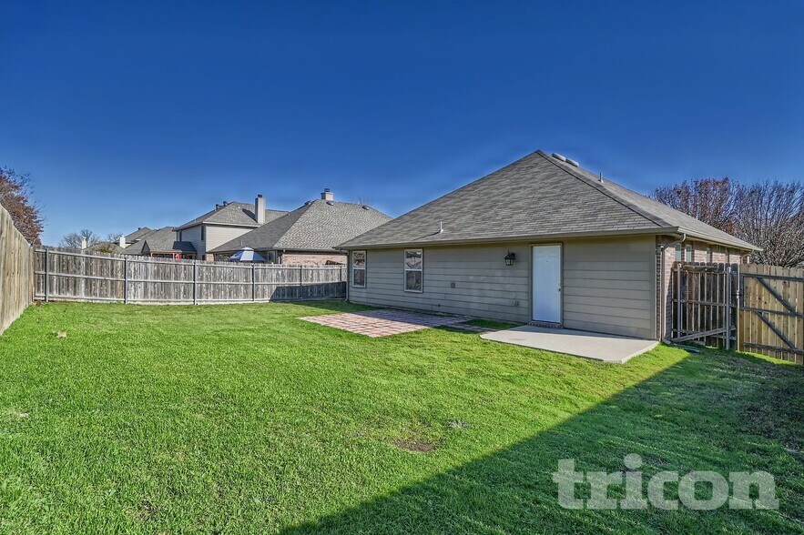 Building Photo - 10317 Fossil Valley Dr
