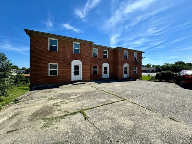 Building Photo - Modern 3BR Apartment in Richmond