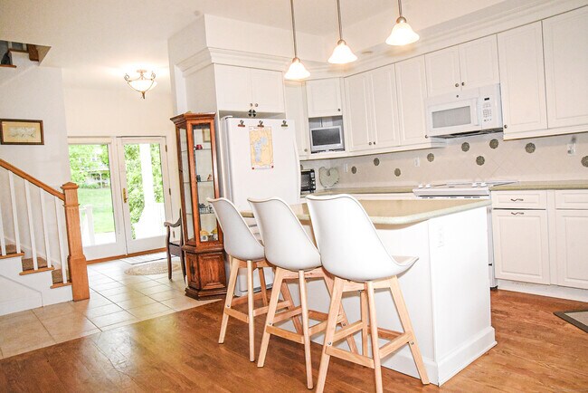 Building Photo - 12 Westover Ln