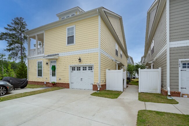 Building Photo - !!!WOW!!! Huge condo in York County