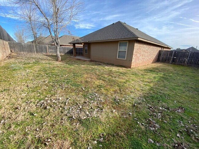 Building Photo - 2225 Mill Creek Way