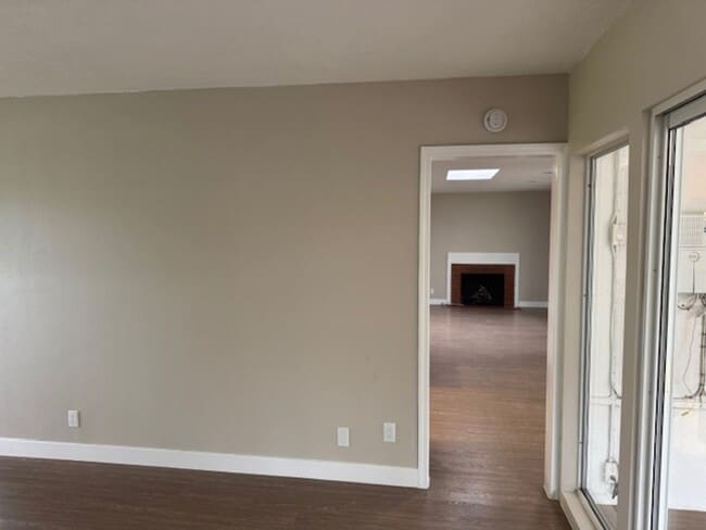Building Photo - Newly Renovated 4 Bedroom 2 Bath home, wit...