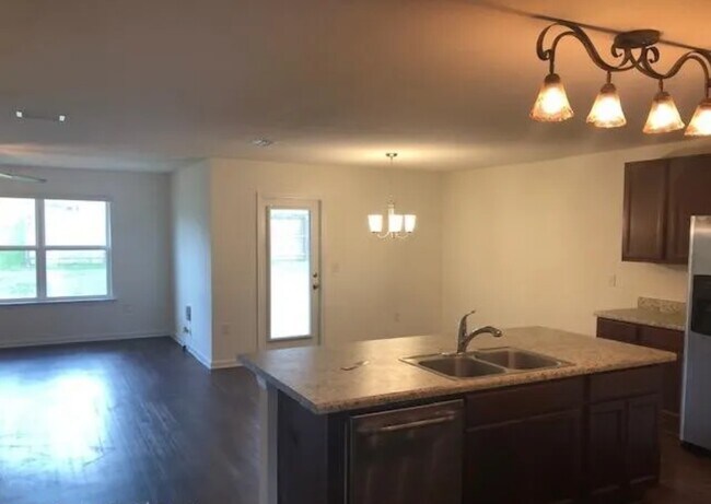 Building Photo - 10373 Shetland Dr
