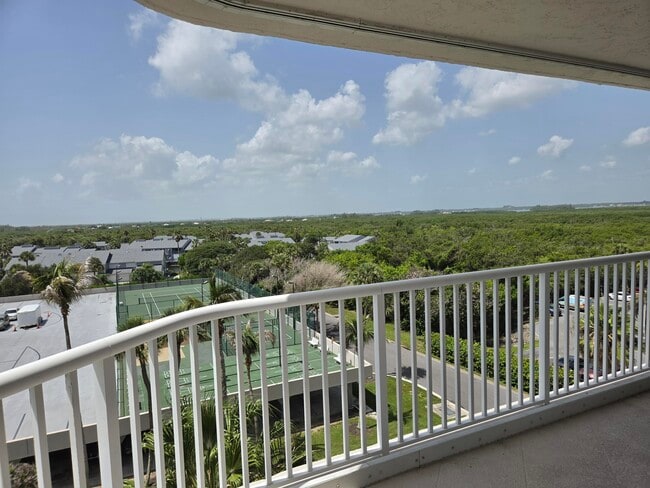Building Photo - 5049 N Hwy A1A