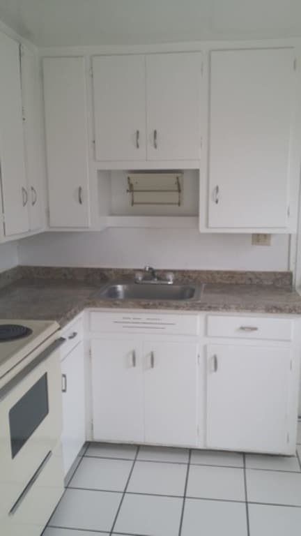 Building Photo - Cozy Guest House with AC and Large Private Yard!