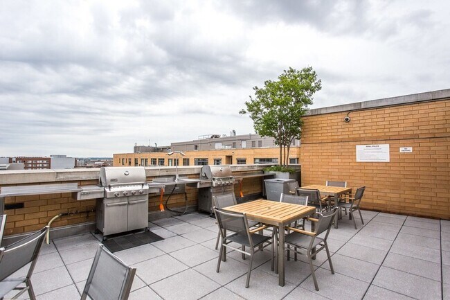Building Photo - 475 K St NW