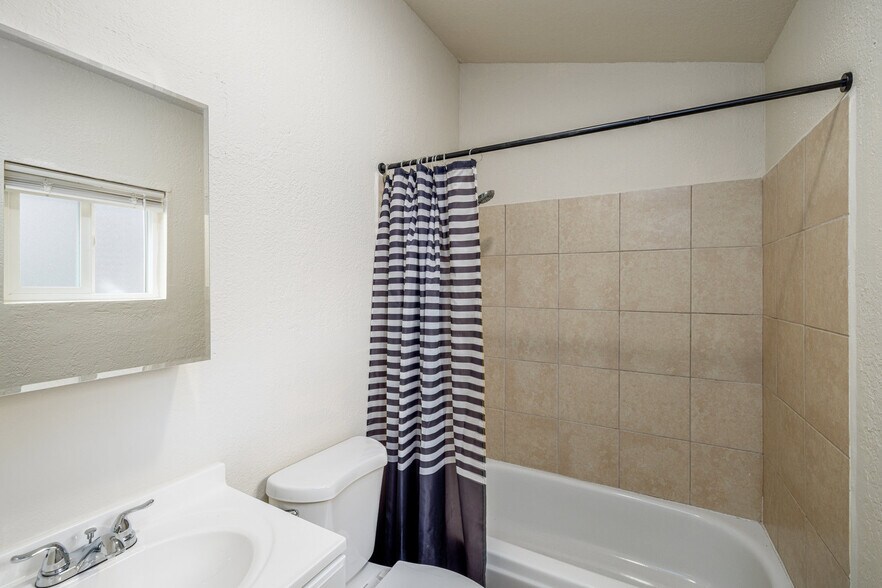 Building Photo - 512 Barrett Ave