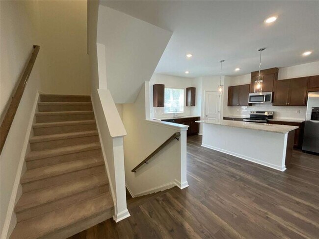 Building Photo - 5716 Schelton Pl