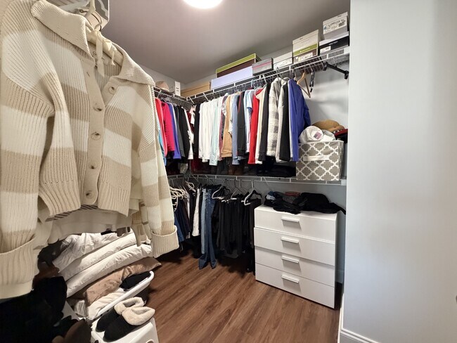 Building Photo - 1630 Shadow Green Dr