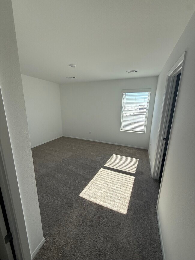 Building Photo - 6805 SW Dignity Ave