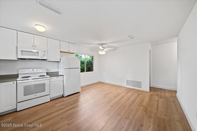 Building Photo - 935 S Tropical Trail